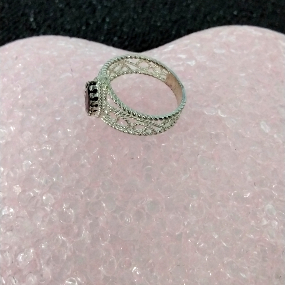 Silver tone filigree ring with red stone - Picture 4 of 7